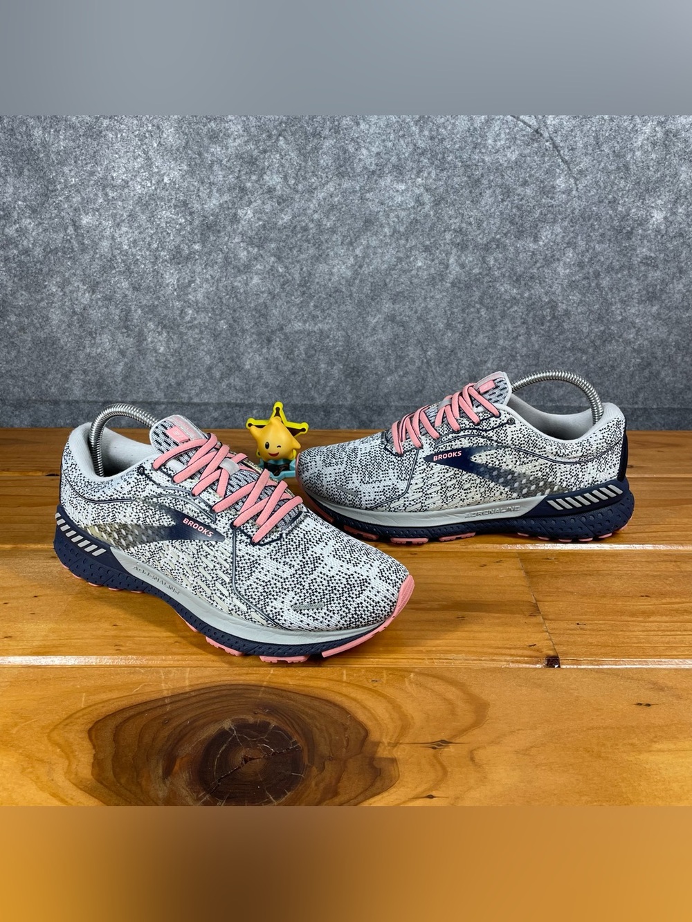 Brooks Adrenaline GTS 21 Womens 8.5 B White Navy Coral Running Shoes 1203291B149